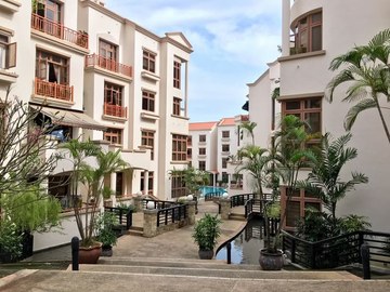 High Oak Condominium