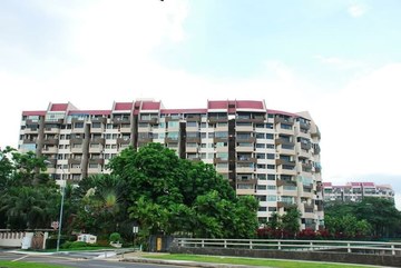 Lakepoint Condominium